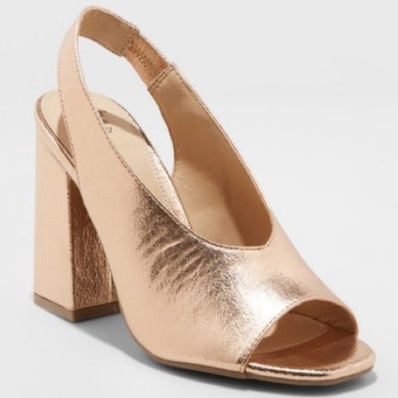 a new day Shoes - ⚡️ A New Day• Gold chunky heels• Sz 9